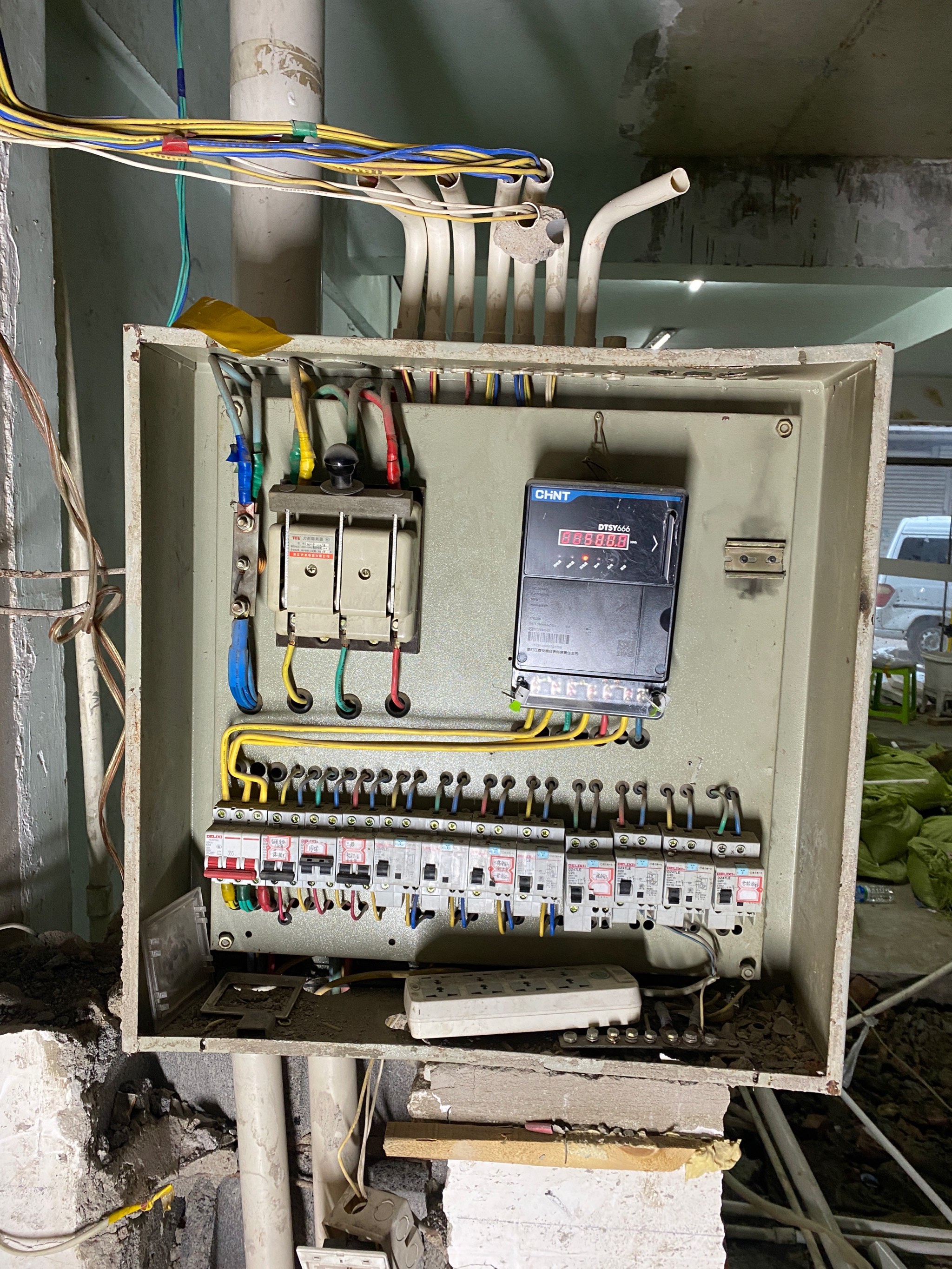 智（zhì）能電表在工（gōng）廠（chǎng）生產線的能（néng）耗監控